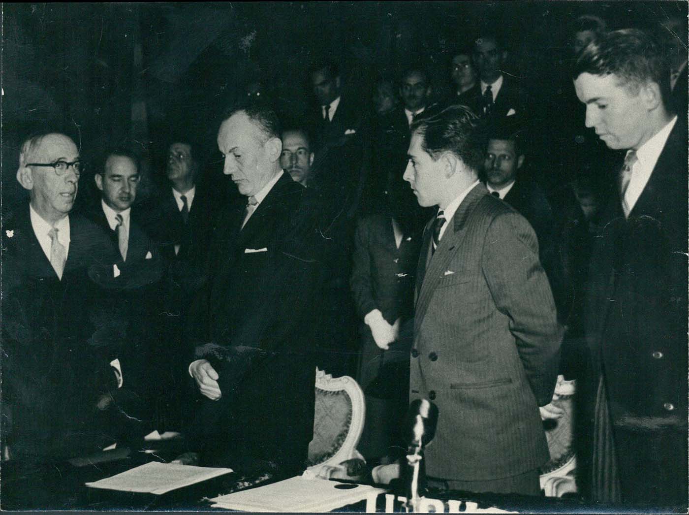 Posesión de Alberto Lleras Camargo como rector de la Universidad de los Andes, en ceremonia celebrada en el Teatro Colón en 1954